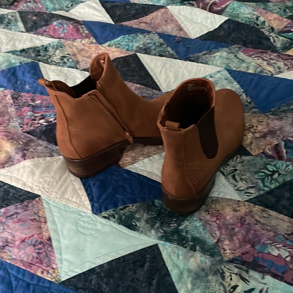 Nearly new! Tan ankle zip boots; Best for size 8 - Picture 3 of 6